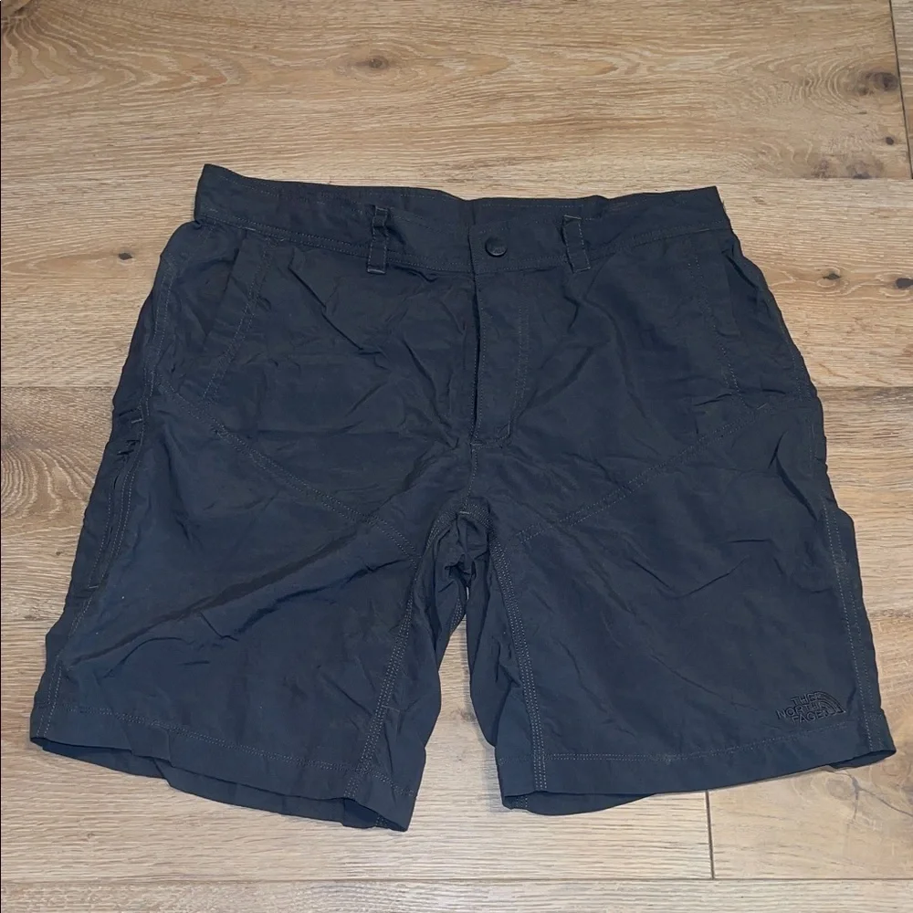 The North Face Men's gray Cargo Shorts light weight hiking outdoors size 36
